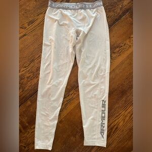 Men’s Under Armour compresssion tights.